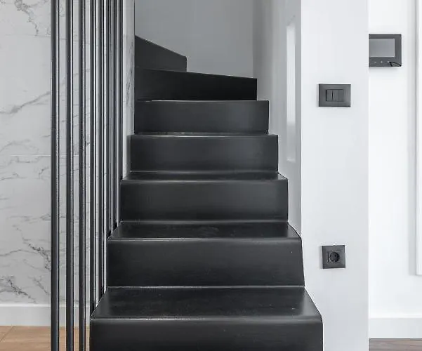 Almy Luxury アパート *